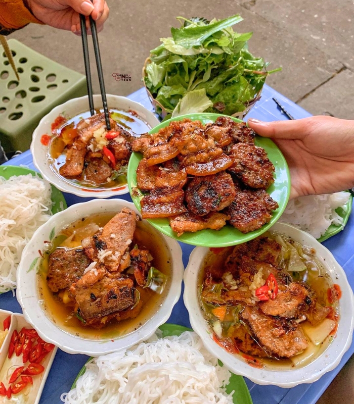 Quán bún chả ngon ở Hà Nội - Quán bún chả ngõ 74 là địa điểm nổi tiếng đối với người dân Hà Nội