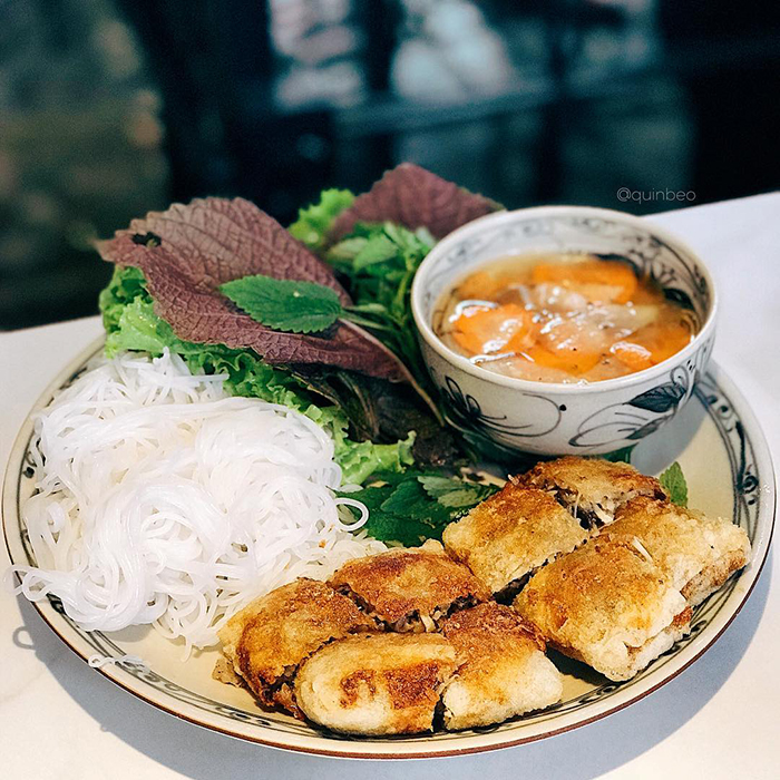 Quán nem cua bể ngon ở Hải Phòng - Bà Cụ