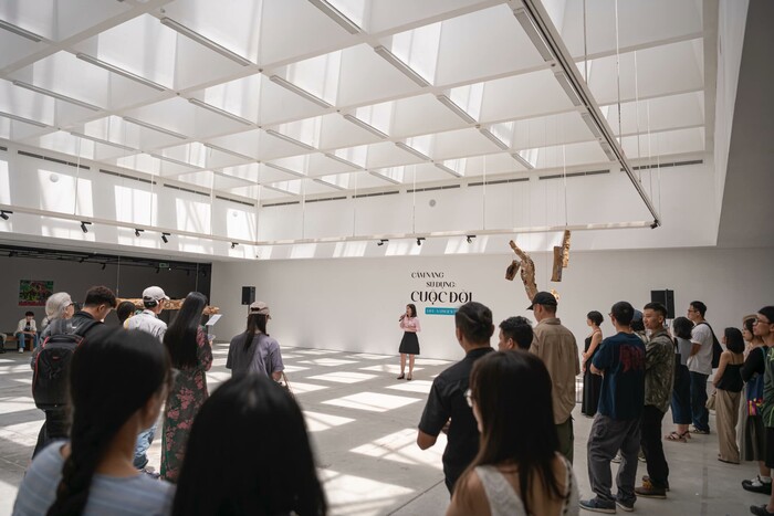 triển lãm tháng 7 ở Hà Nội thu hút nhiều người ghé thăm tham quan