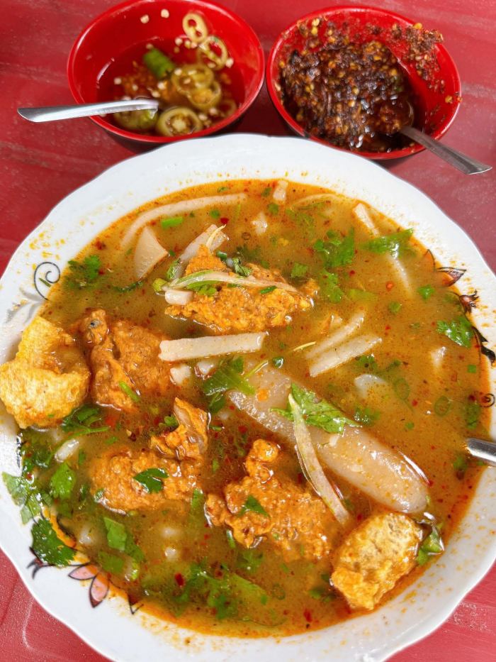 món ngon mùa mưa ở Huế Bún Huế