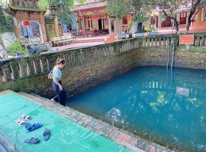 đền Cùng Giếng Ngọc Bắc Ninh có nước xanh ngắt, mát lịm, trông đẹp mắt