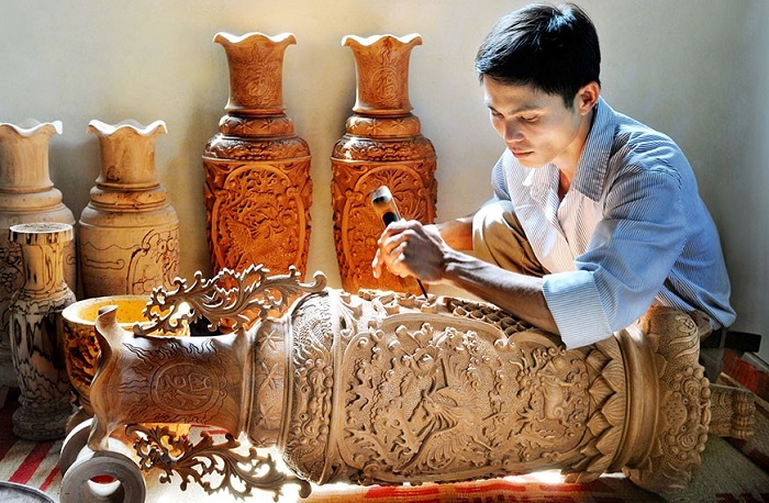 Ghé làng nghề gỗ Vân Hà trong chuyến du lịch Đông Anh Hà Nội.