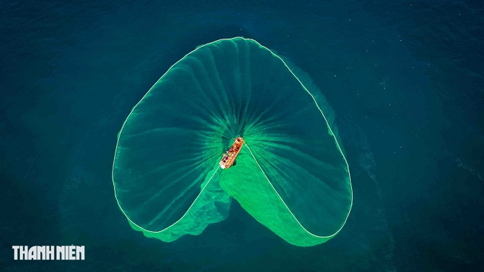 Bạn có thể di chuyển thuận tiện đến chiêm ngưỡng mùa lưới vây cá cơm Hòn Yến Phú Yên Đắk Lắk