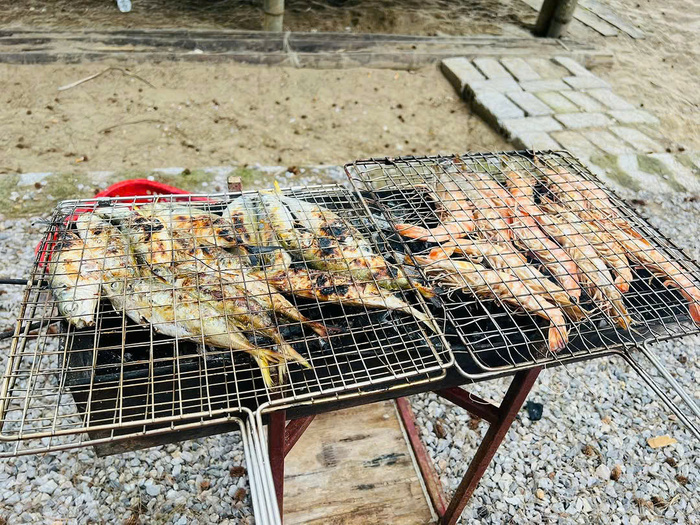 Mua hải sản tươi ở bãi biển Hải Lĩnh Thanh Hoá 