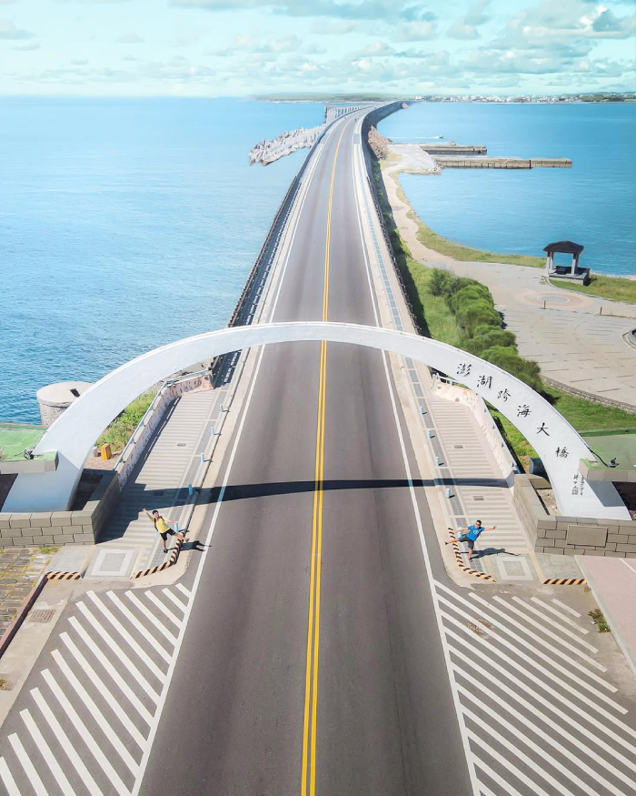 Cây cầu qua biển là sản phẩm đầy tự hào của Bành Hồ