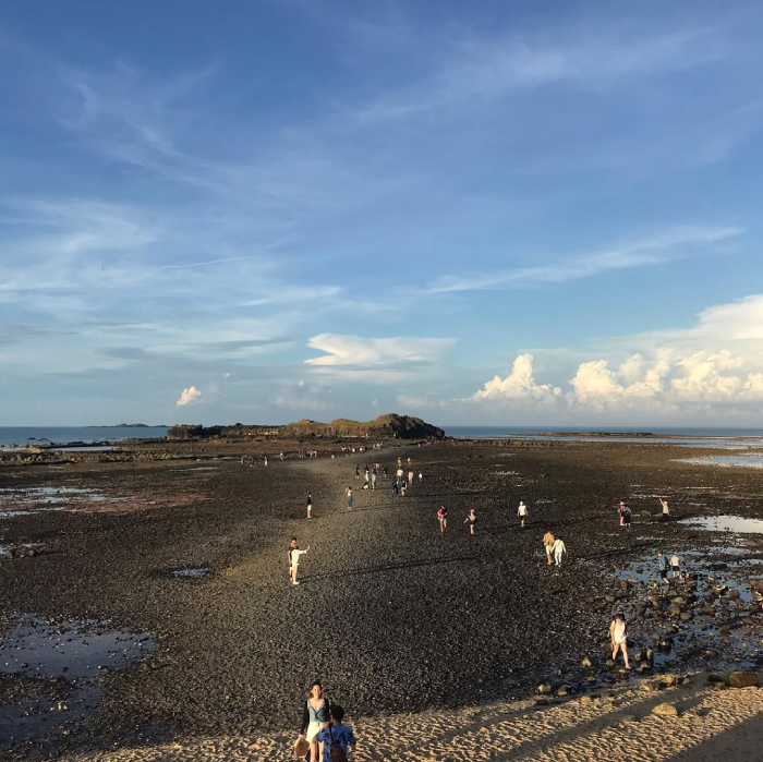 Con đường biển chỉ xuất hiện khi thủy triều rút