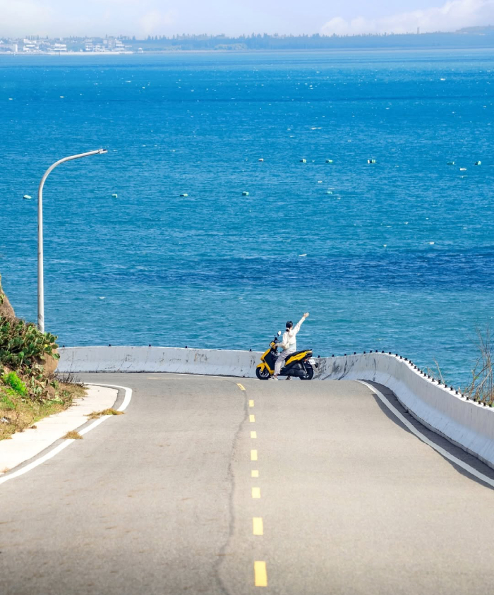 Nên di chuyển bằng xe máy trên đảo