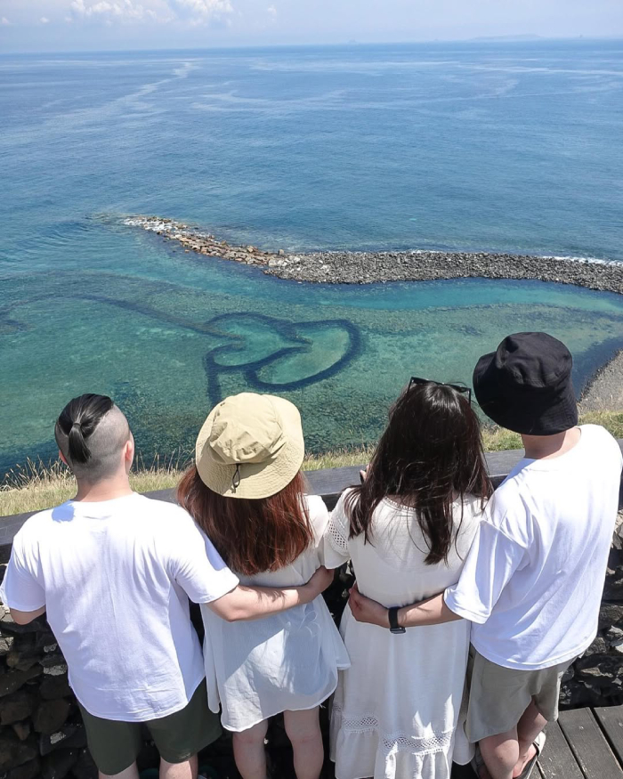 Đập đá hình trái tim là điểm check-in yêu thích của các cặp đôi