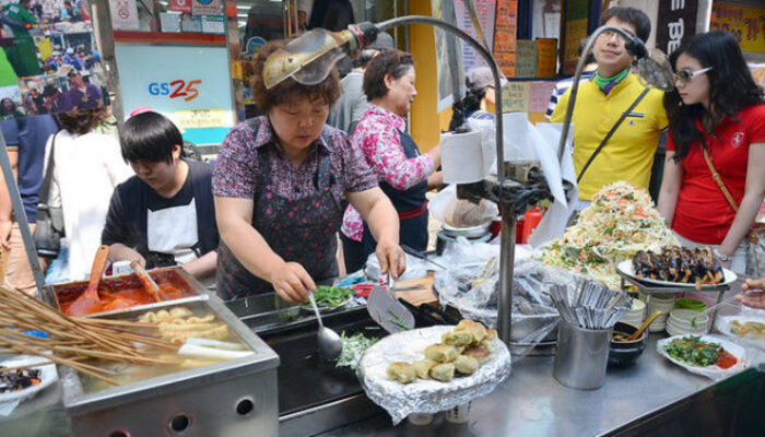 Phố ẩm thực Gwangbok Dong thu hút khách du lịch Busan Hàn Quốc