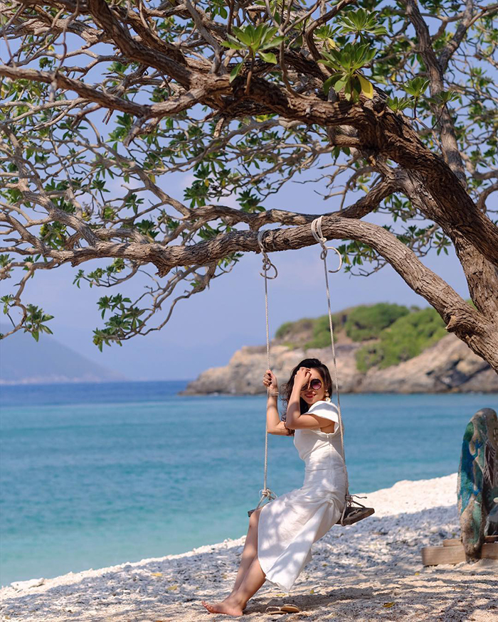 Thả mình thư giãn tại bãi Suối Nóng