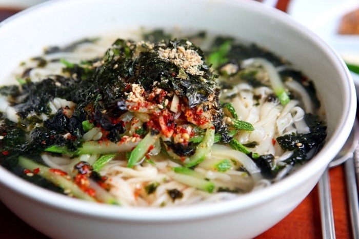 Thưởng thức Mì Nureun Guksu