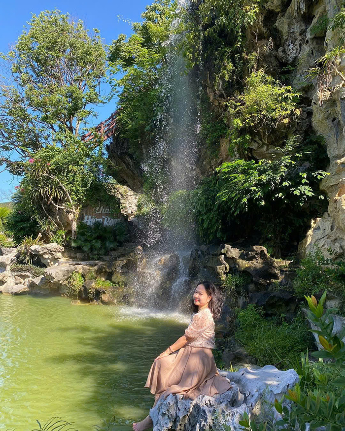 Cẩm nang du lịch Lương Sơn Hoà Bình Phú Thọ: Du lịch Hồ đá cổ Thiên Long