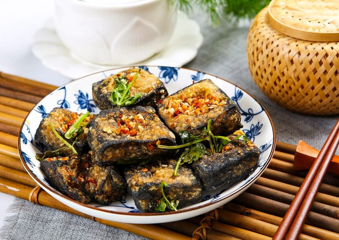 Thưởng thức đậu phụ thối cùng cẩm nang du lịch Phượng Hoàng Cổ Trấn Trung Quốc 