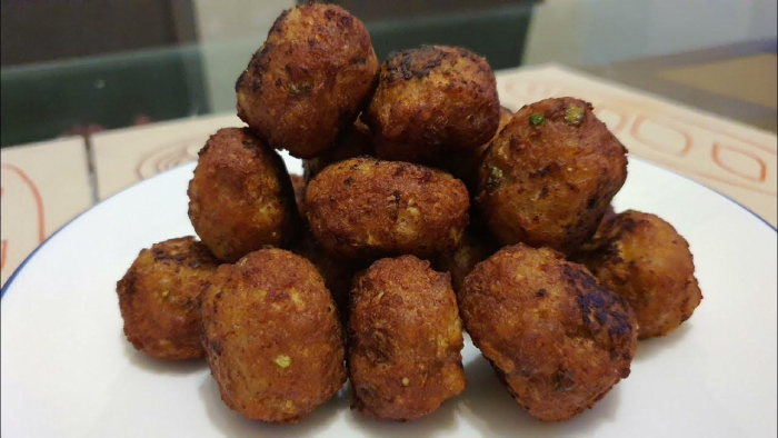 Món thịt viên vàng ruộm nóng hổi