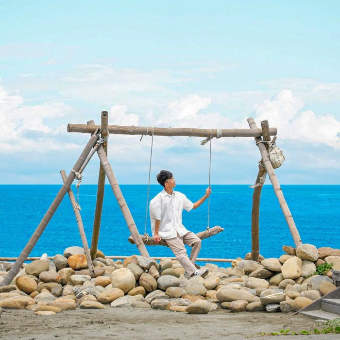 Bãi biển hoang sơ nhưng cực kì sạch và êm dịu