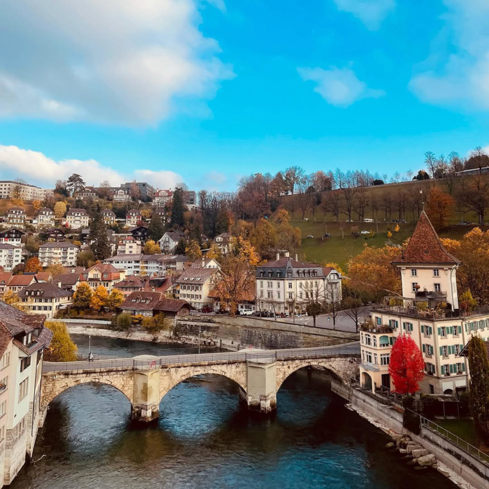 Đi xe đạp tới cầu Untertor Brucke châu Âu