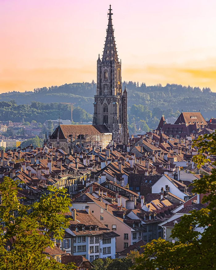 Nhà thờ Bern Münster gần cầu Untertor Brucke châu Âu