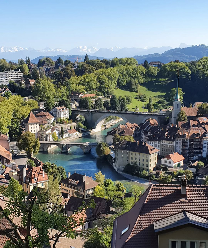 Đi xe điện (tram) tới cầu Untertor Brucke châu Âu
