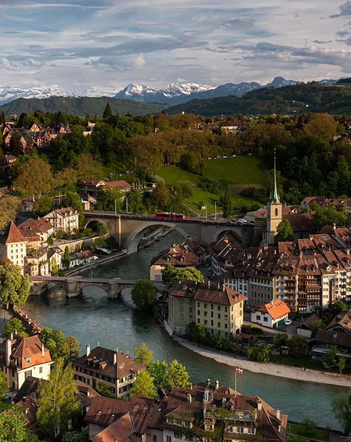 Phố cổ Bern (Altstadt) gần cầu Untertor Brucke châu Âu
