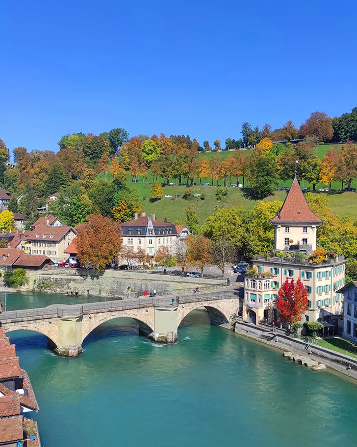 Du lịch cầu Untertor Brucke Châu Âu vào mùa xuân