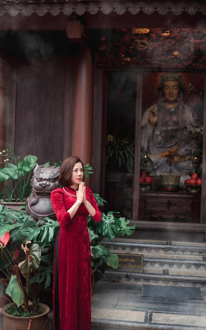 Mặc áo dài săn ảnh ở chùa Hàm Long Bắc Ninh 