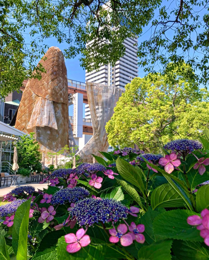 Tượng cá chép khổng lồ Fish Dance