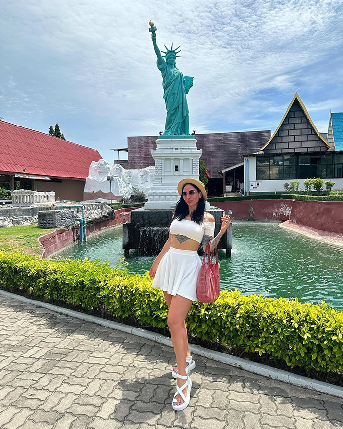 Check-in “nghìn kiểu ảnh” sống ảo cực đẹp tại công viên Mini Siam Thái Lan