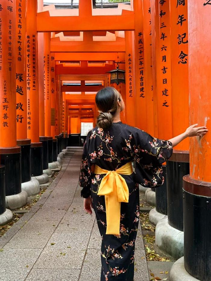 Không gian linh thiêng và yên bình tại đền fushimi inari Nhật Bản