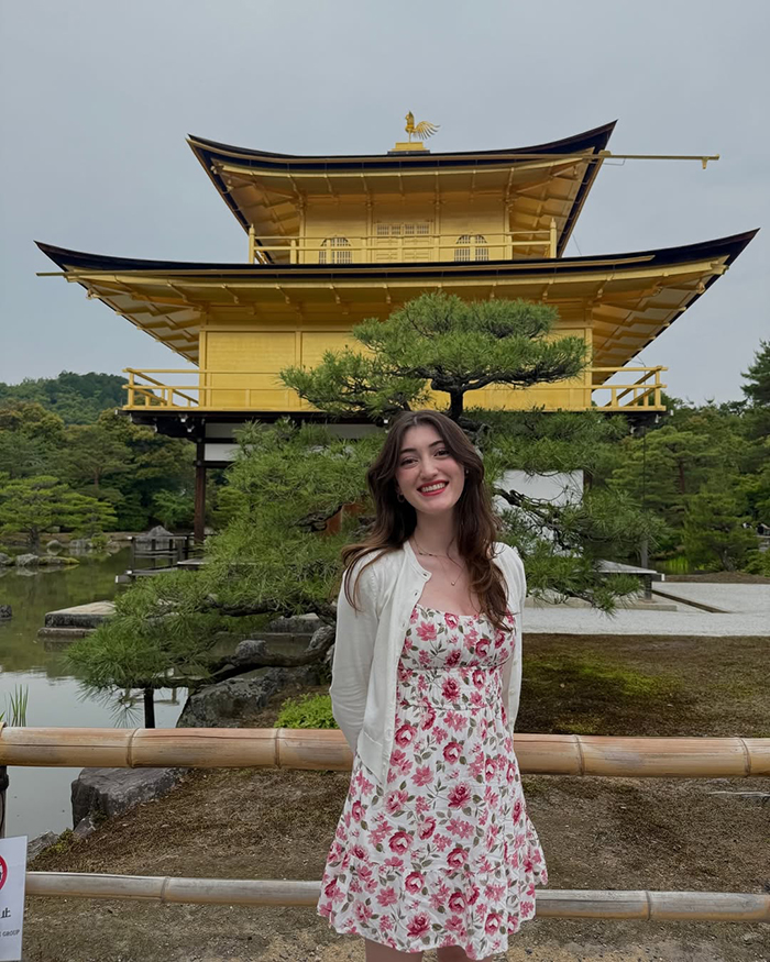 Tránh mùa hè (Tháng 6 - Tháng 8): Nóng, ẩm và mưa