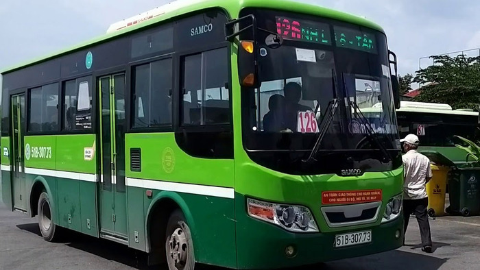 Xe bus di chuyển đến Địa đạo Bến Đình Củ Chi TP HCM 