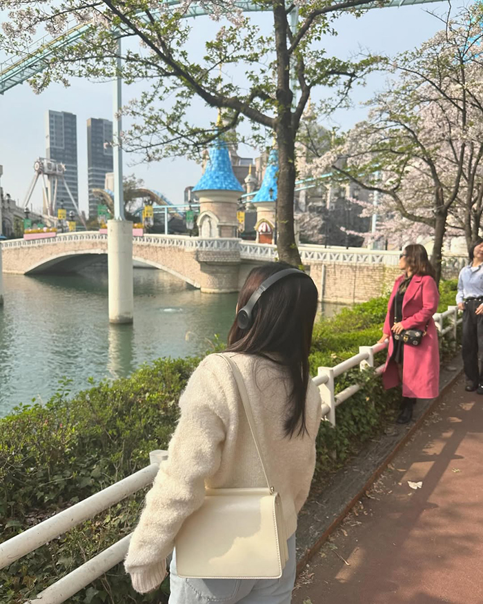 Ngắm hoa anh đào vào mùa xuân tại hồ Seokcheon Hàn Quốc