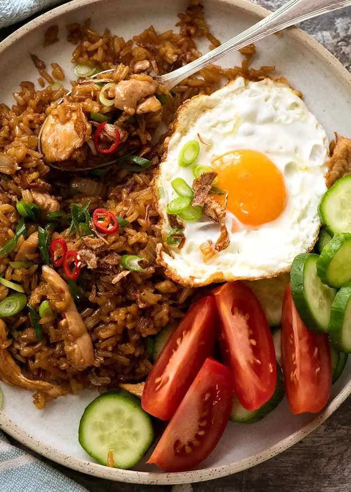 Khám phá những món ăn Indonesia ngon nhất - Nasi Goreng