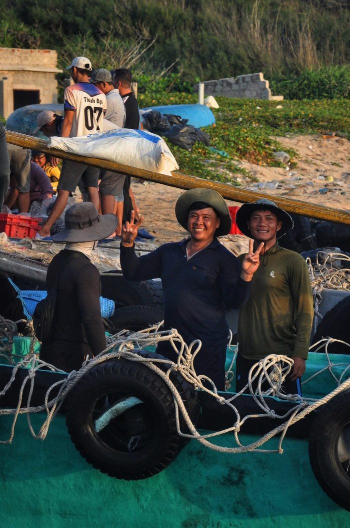 Mùa tôm bạc ở Phú Quý – Khi biển gọi từng con tôm tinh khiết