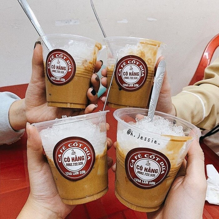 Khám phá các quán dừa dầm ngon tại Hải Phòng - Cafe cốt dừa và dừa dầm Cô Hằng