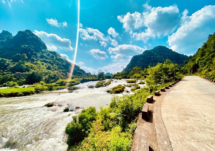 Khung cảnh tuyệt đẹp của Thác Chó Cao Bằng