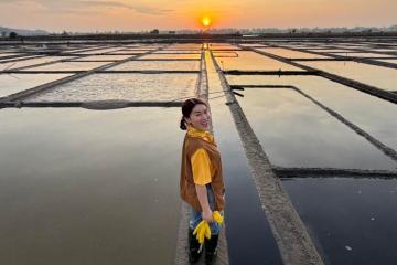 Về cánh đồng muối Sa Huỳnh Quảng Ngãi ngắm vẻ dung dị Di sản văn hoá