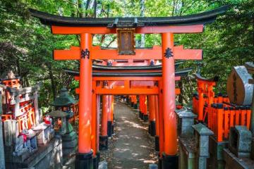 Đền Fushimi Inari Nhật Bản - Ngôi đền nghìn cổng đỏ tại Kyoto