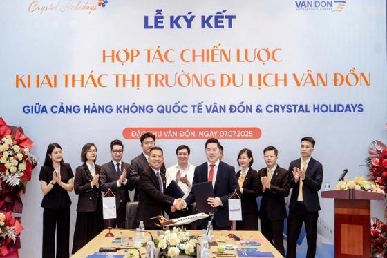 Crystal Holidays và Cảng Hàng không Quốc tế Vân Đồn ký hợp tác chiến lược về phát triển du lịch