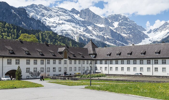 Ghé thăm tu viện Engelberg tại làng thiên thần Engelberg Thụy Sĩ