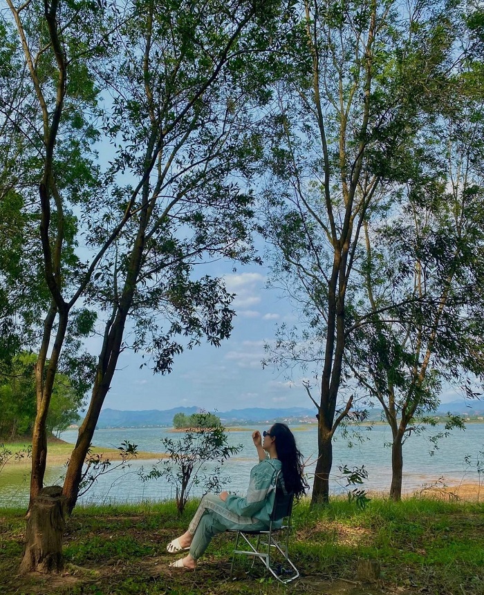 Tới hồ Cấm Sơn Bắc Giang là về với thiên nhiên, tách biệt khỏi cuộc sống thành thị