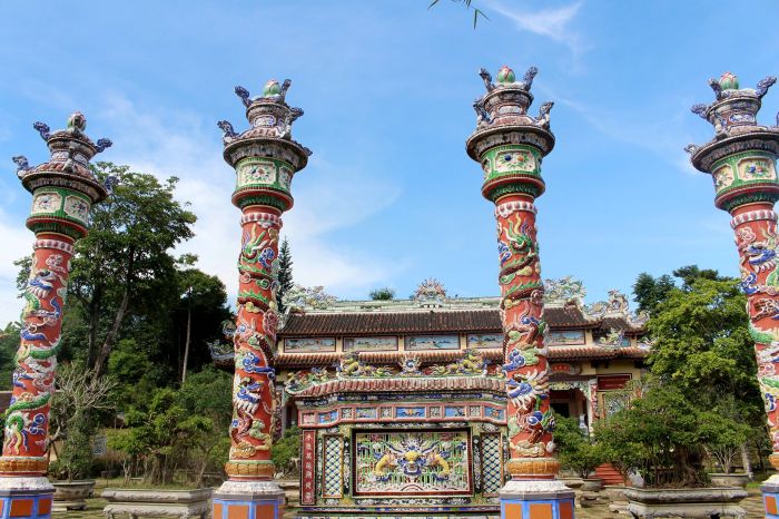 chùa Hồng Ngọc khu du lịch Về Nguồn Huế 