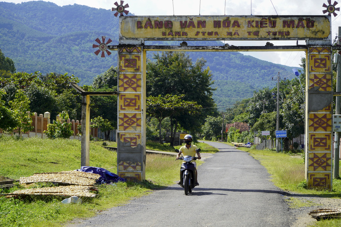 cổng làng Stor Gia Lai