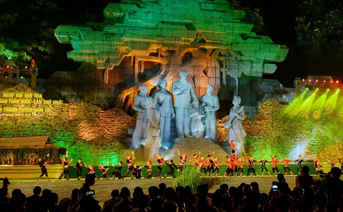 Lễ hội Thành Tuyên Quang được tổ chức vào dịp Trung thu hàng năm