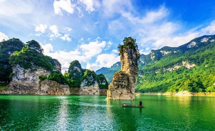 Cùng với thác Khuổi Nhi Tuyên Quang, hồ Na Hang là thắng cảnh không thể bỏ qua khi tới đây