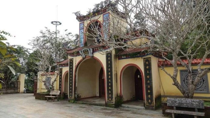 lăng chùa Thiên Ấn phía trong lăng chùa Thiên Ấn phía trong