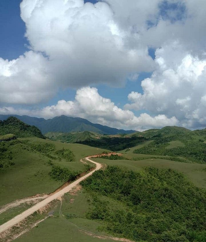 Đường vào với đồi cỏ Lủng Tráng Bắc Kạn hoang sơ và kích thích