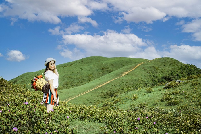 Tới với đồi cỏ Lủng Tráng Bắc Kạn là tới với trời xanh, mây trắng, nắng vàng