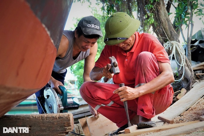 Thăm quan làng nghề đóng tàu lừng lẫy một thời khi du lịch Bãi Lữ Nghệ An