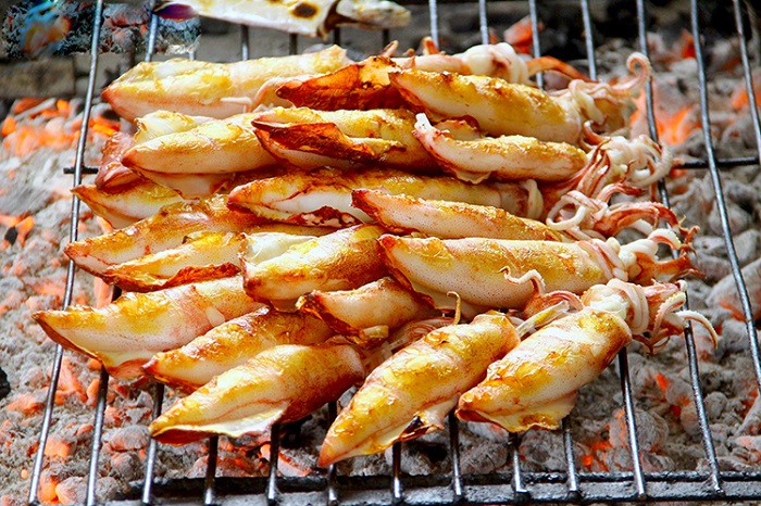 Du lịch Bãi Lữ Nghệ An thưởng thức hải sản tươi ngon, giá cả bình dân