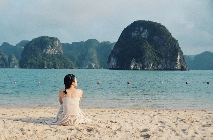 Tắm biển trên đảo Ti Tốp hoang sơ và thư thái - Top những điều nhất định phải làm khi tới Hạ Long 